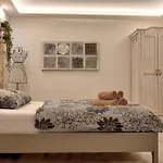 Mike 게스트하우스 4*