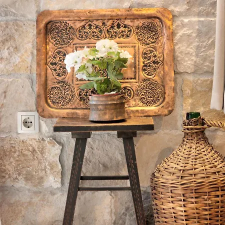 Mike Πανσιόν Μόσταρ