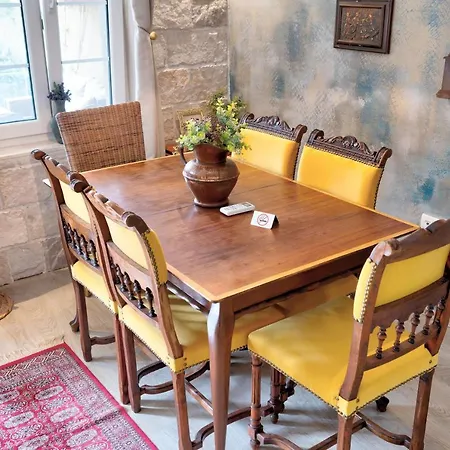 Mike Πανσιόν Μόσταρ