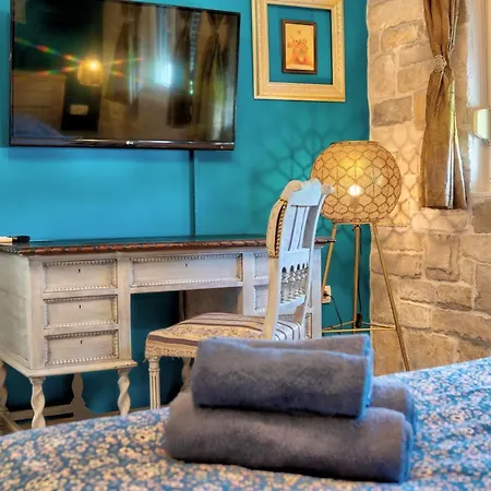 Mike Πανσιόν Μόσταρ