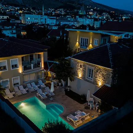 Mike 4* Μόσταρ