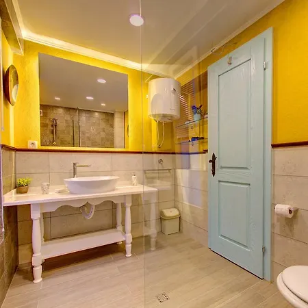 Mike Πανσιόν Μόσταρ