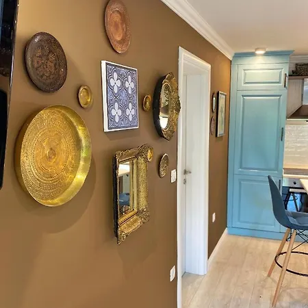 Πανσιόν Mike Μόσταρ